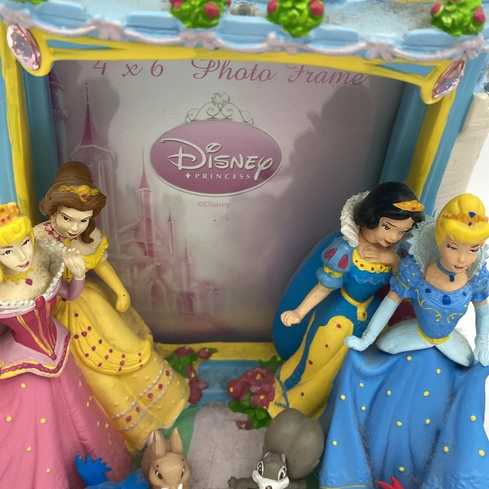 Disney Princess Castle 4x6” picture frame w/ matching figurine READ